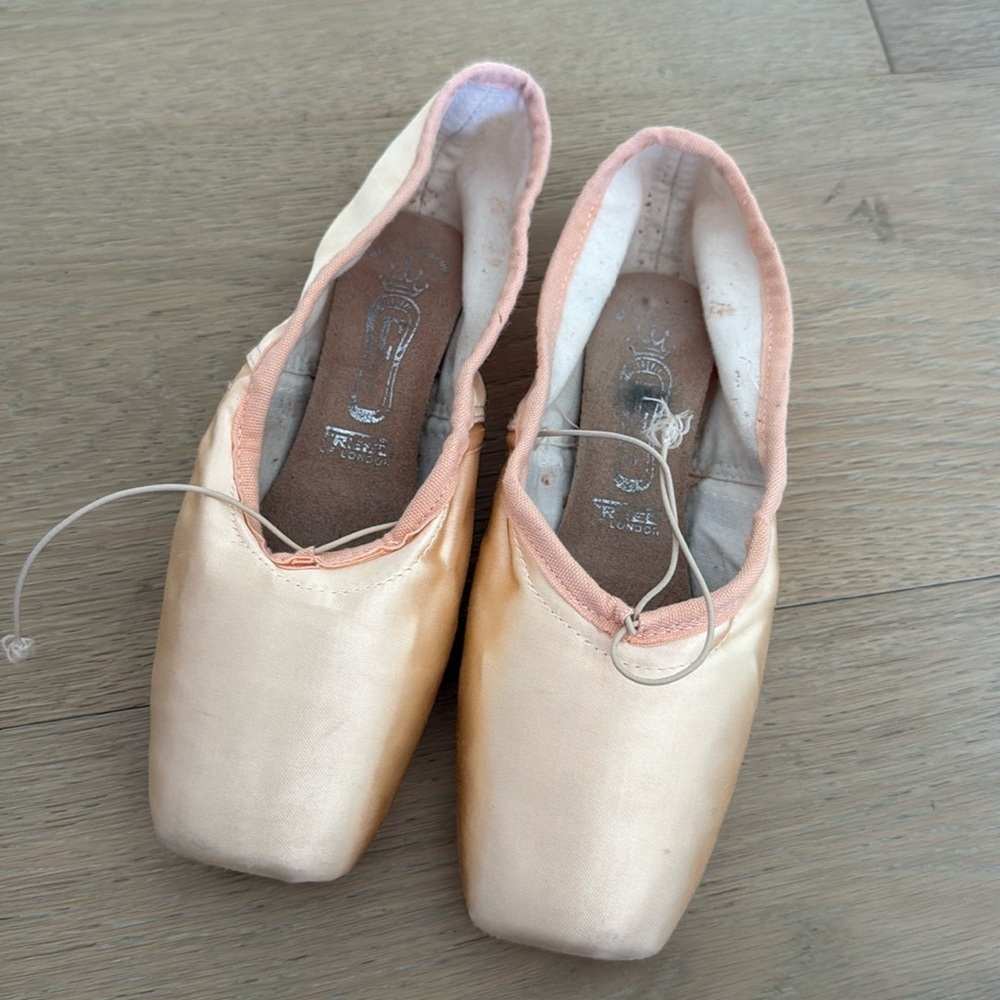 Freed of London ballet pointe classic pro size 5 no X shield